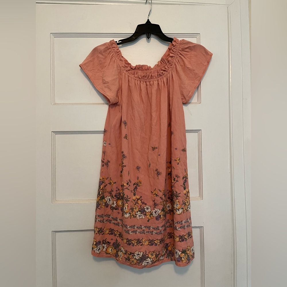 Off shoulder summer dress.